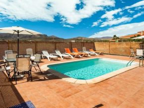 Belvilla by OYO Chalet en Tuineje para 6 personas